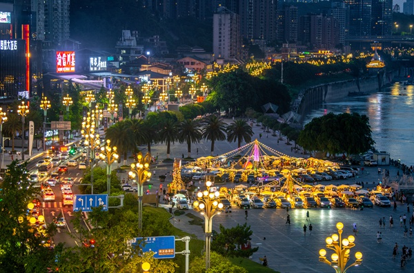 不夜南濱生活節(jié)啟幕。郭旭攝