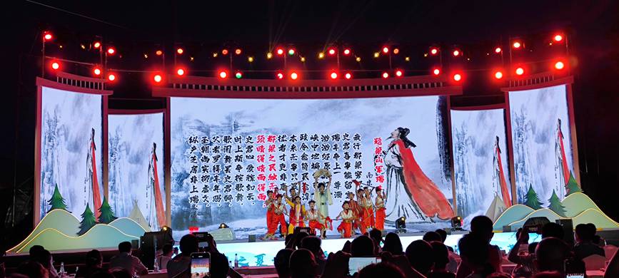 非遺文化節(jié)目抬兒調(diào)展演—《陸游問路》。張常偉攝