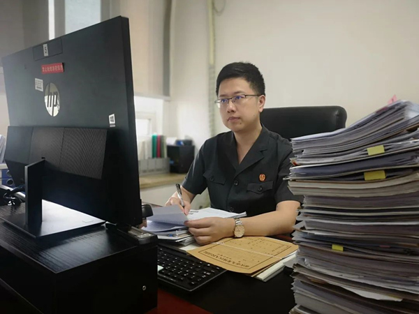 葉倩青正在工作。受訪者供圖