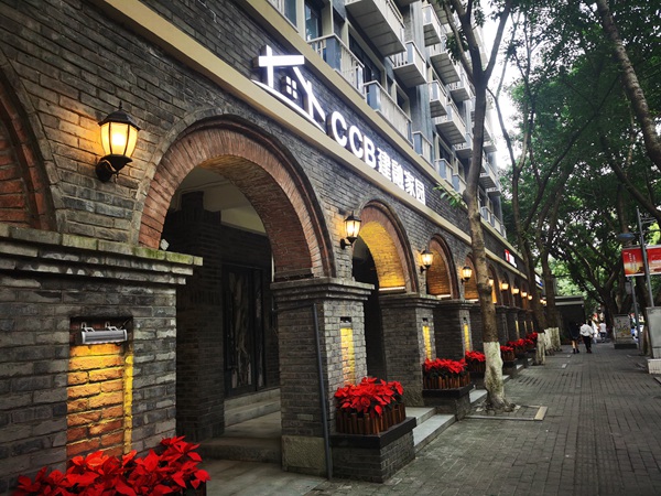 中山四路83號(hào)公寓。