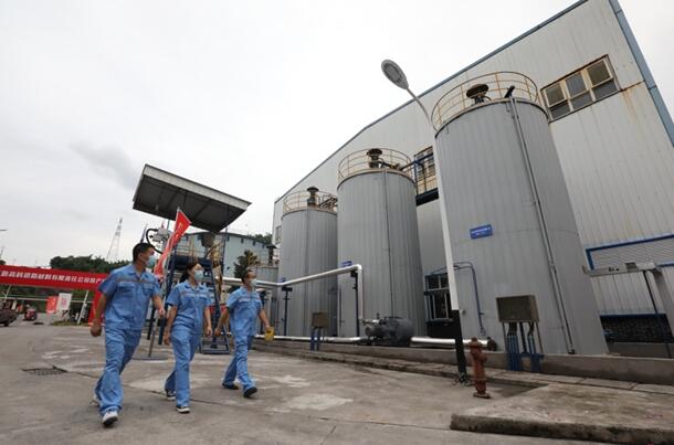 重慶高速集團(tuán)首個(gè)瀝青產(chǎn)業(yè)園投產(chǎn)。重慶高速集團(tuán)供圖