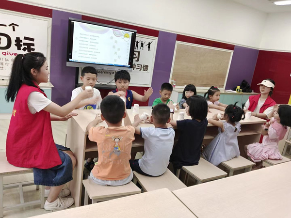 趣味課堂。黔江區(qū)委宣傳部供圖