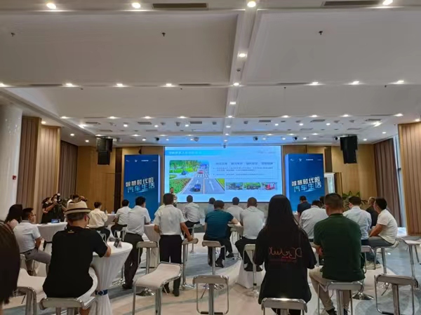 “2022IVISTA智能網(wǎng)聯(lián)汽車挑戰(zhàn)賽”預(yù)熱活動(dòng)現(xiàn)場(chǎng)。方丹攝