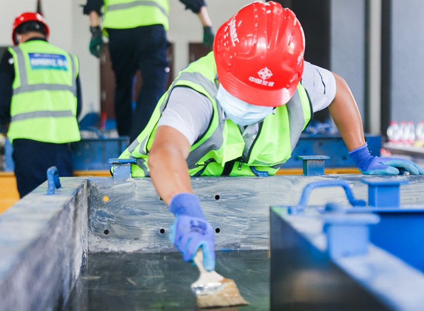 “川渝住建杯”裝配式建筑技能競(jìng)賽現(xiàn)場(chǎng)。重慶市住房和城鄉(xiāng)建設(shè)委員會(huì)供圖