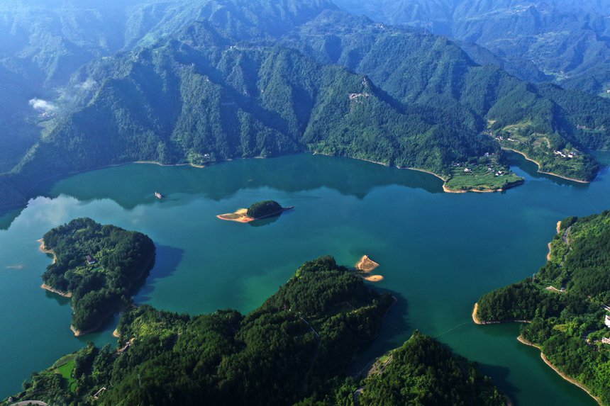 綠水青山環(huán)抱的小南海風(fēng)景區(qū)。楊敏攝