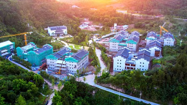 數(shù)智森林小鎮(zhèn)大數(shù)據(jù)中心機(jī)房。段斯斯攝