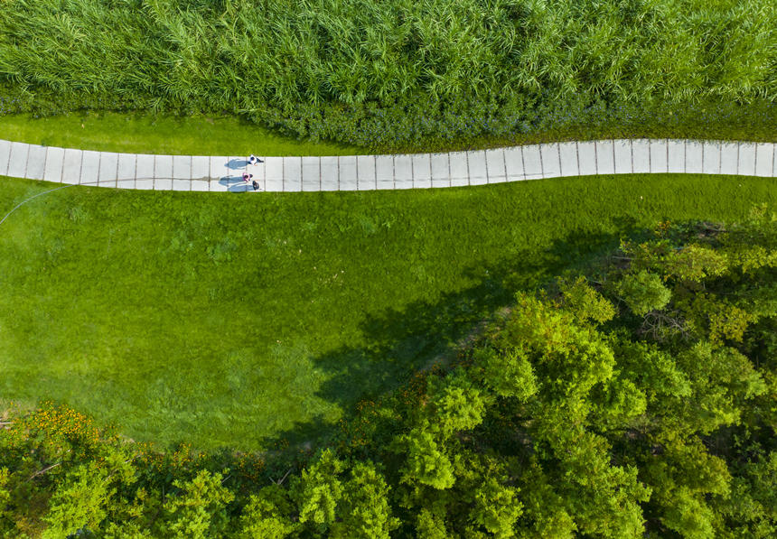 重慶巴南區(qū)花溪河生態(tài)綠道。劉紀(jì)湄?cái)z