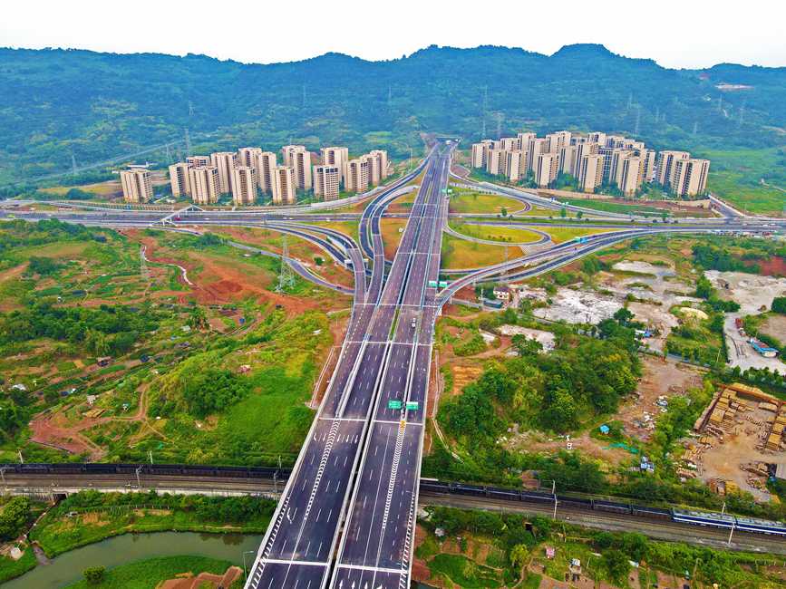 坪山大道順利通過竣工聯(lián)合驗收