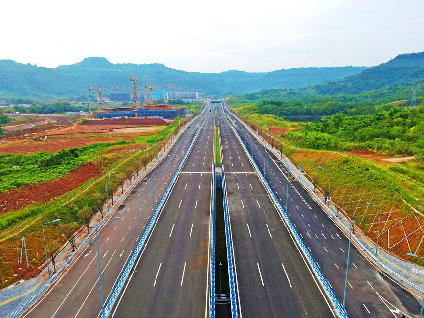 坪山大道順利通過竣工聯(lián)合驗收