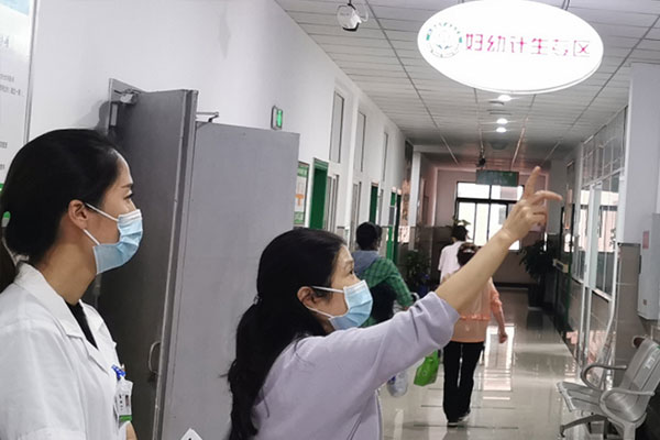 指導(dǎo)基層衛(wèi)生院婦幼健康部規(guī)范化建設(shè)。璧山區(qū)婦幼保健院供圖