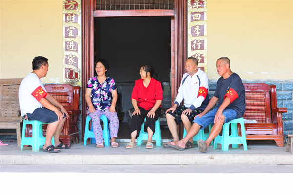 黨員入戶(hù)了解群眾需求。潼南區(qū)委宣傳部供圖