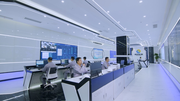 環(huán)保產(chǎn)業(yè)園分布式能源智能管控中心。重慶燃?xì)饧瘓F(tuán)供圖