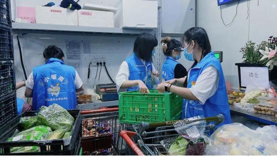 “小暖南”青年志愿者在行動(dòng)。共青團(tuán)南岸區(qū)委供圖