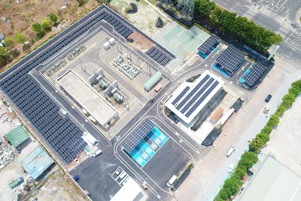 銅梁玉泉“光儲(chǔ)充檢換”一體站全景。顏玲莉攝