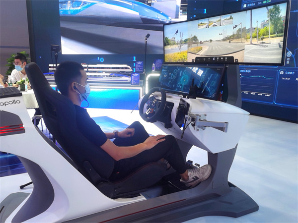 體驗(yàn)5G云代駕。徐雯瑄攝