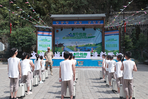 黔江區(qū)沉浸式鄉(xiāng)村體驗(yàn)夏令營現(xiàn)場。黔江區(qū)委宣傳部供圖