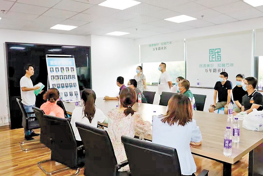 8月23日，兩江新區(qū)人和街道萬年路社區(qū)開展核酸篩查崗前培訓(xùn)會。（兩江新區(qū)供圖）