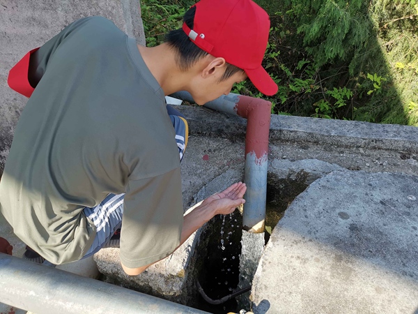 開州區(qū)水利局工作人員開展灌區(qū)渠道巡查。重慶市水利局供圖