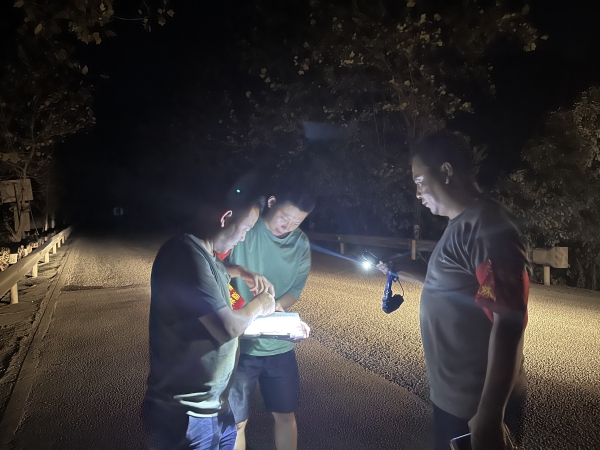 魏良斌兒子魏啟超跟著巡邏。姜家鎮(zhèn)政府供圖