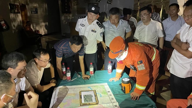 救援指揮現(xiàn)場。