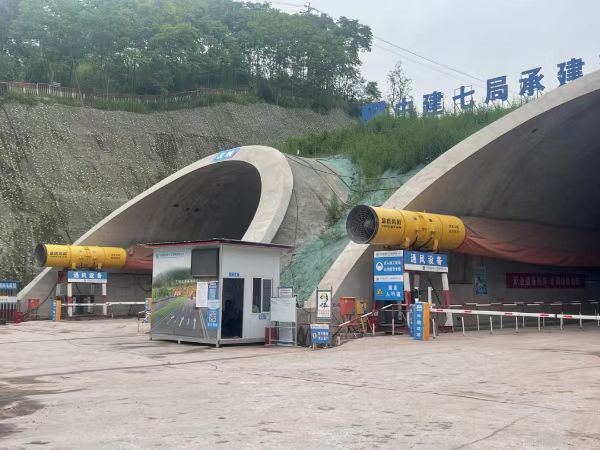 重慶兩江新區(qū)普福大道（寨子路）四期工程蔣家灣隧道施工現(xiàn)場。中建七局西南公司供圖