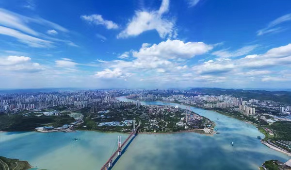 九龍坡藍(lán)天白云城市好風(fēng)光。九龍坡生態(tài)環(huán)境局供圖