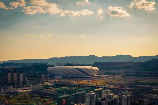 重慶龍興足球場(chǎng)。藍(lán)天攝