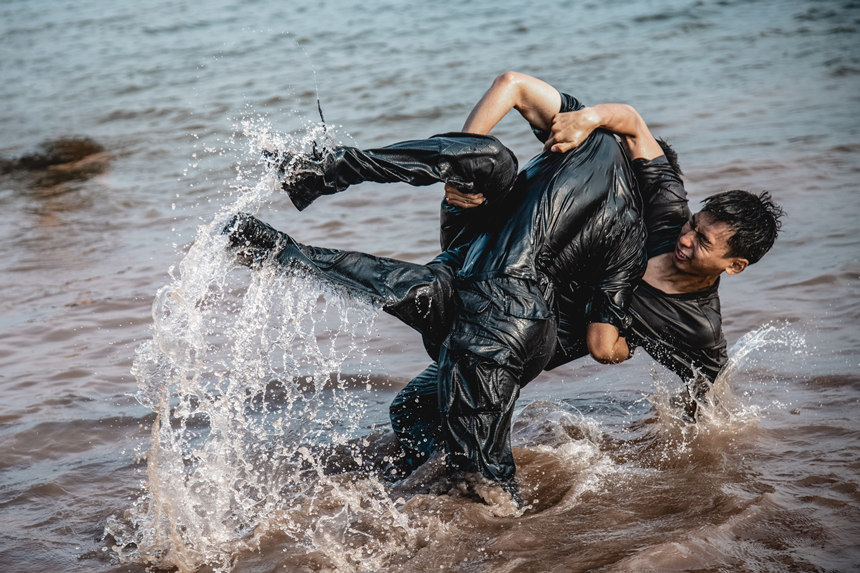 重慶特警2022年水陸兩棲專(zhuān)訓(xùn)現(xiàn)場(chǎng)。