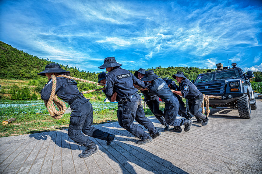 重慶特警2022年水陸兩棲專訓(xùn)現(xiàn)場。