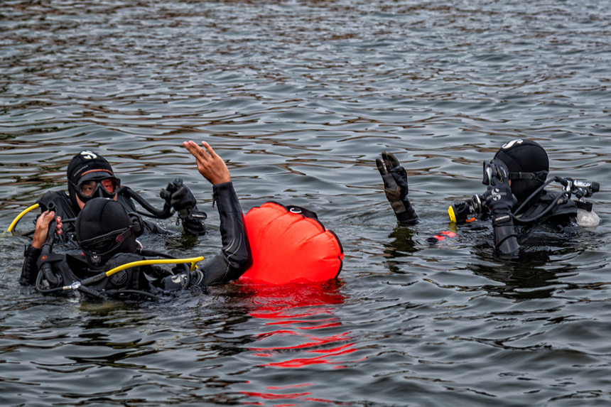 重慶特警2022年水陸兩棲專訓(xùn)現(xiàn)場。