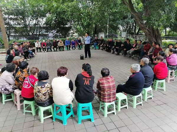 治管委員會(huì)開展居民議事會(huì)。綦齒社區(qū)供圖