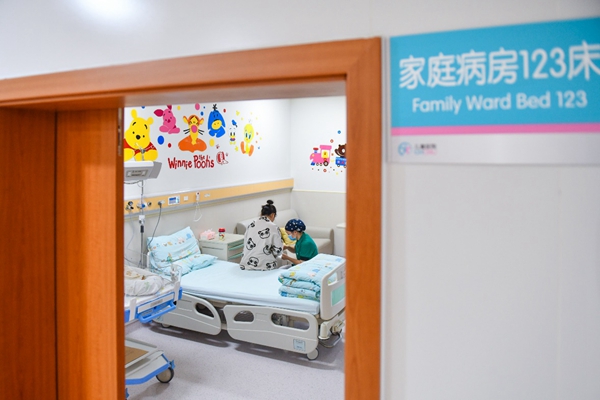 重醫(yī)兒童醫(yī)院兩江院區(qū)新生兒科母嬰家庭病房。鄒樂攝