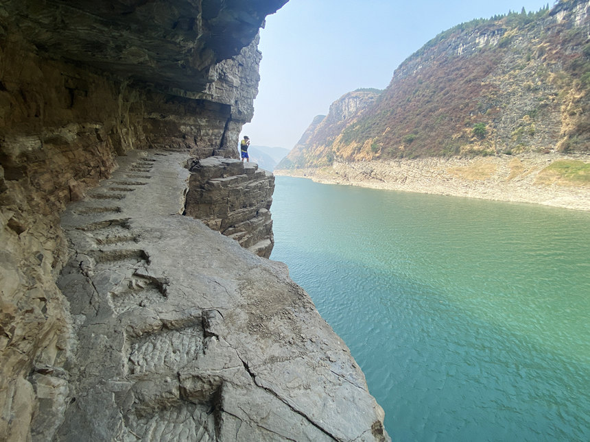 陡峭的烏江棧道。黃河攝