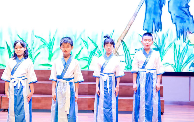 演唱五谷童謠。童心小學(xué)供圖