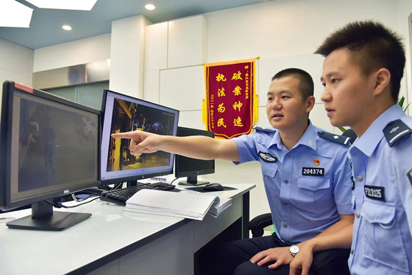 案件辦理隊(duì)偵查。綦江區(qū)公安局文龍派出所供圖