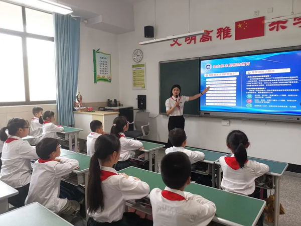 國防教育進校園。璧山區(qū)委宣傳部供圖