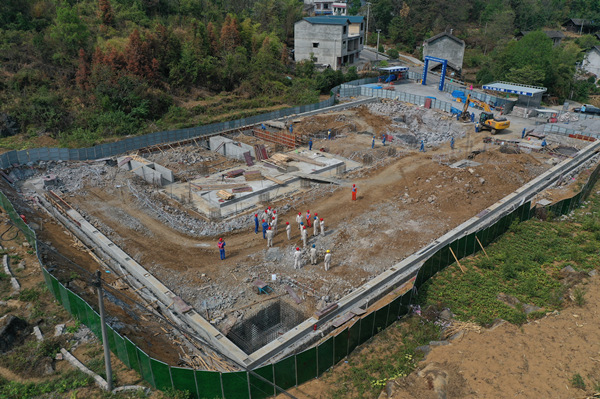 施工現(xiàn)場。萬雪蓮攝