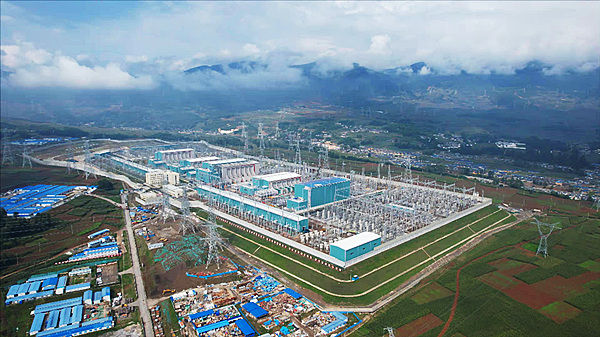 布拖換流站全景。國網(wǎng)重慶市電力公司供圖