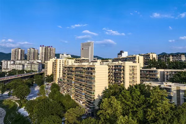 新房子片區(qū)老舊小區(qū)改造完工后煥然一新。秦廷富攝