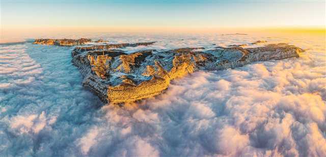 2021年，借助北京冬奧會的“東風”，打造冰雪經濟增長點，世界自然遺產金佛山煥發(fā)新的魅力。攝/汪新