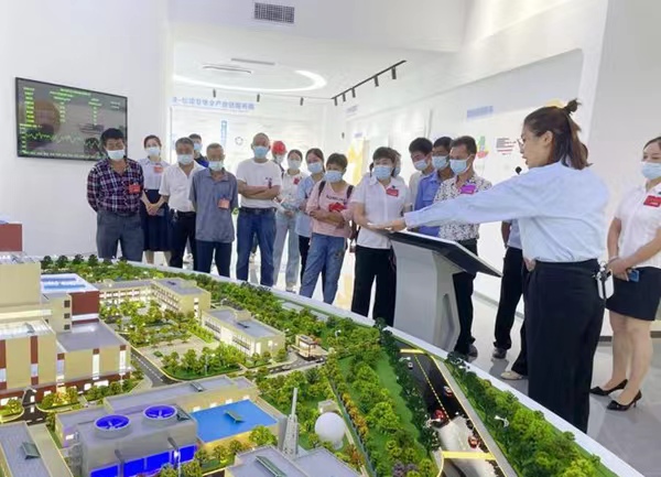 扶歡鎮(zhèn)人大代表參觀了解三峰環(huán)保發(fā)電公司發(fā)展情況。綦江區(qū)人大供圖