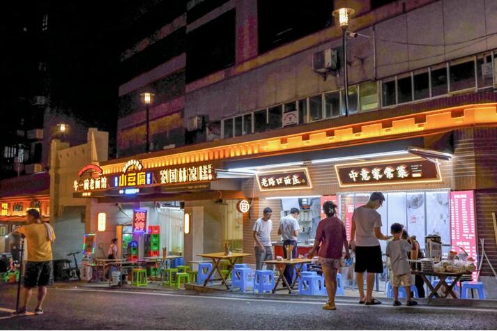 改造完成的國(guó)美支路呈現(xiàn)出新的城市風(fēng)貌。九龍城市更新公司供圖