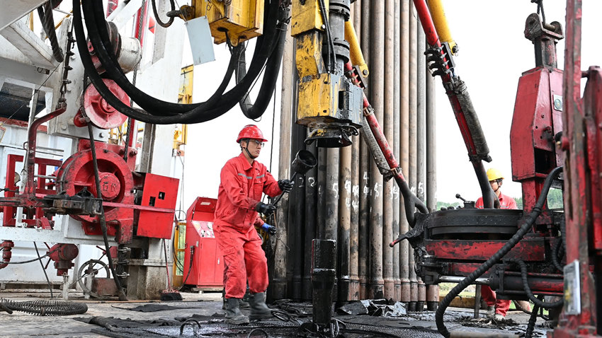 涪陵頁巖氣田焦頁18號平臺作業(yè)現(xiàn)場。李占軍攝