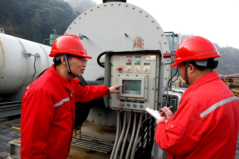 涪陵頁巖氣田優(yōu)選節(jié)能型加熱爐設備。通訊員 戴瑩 胡雪瑩 攝