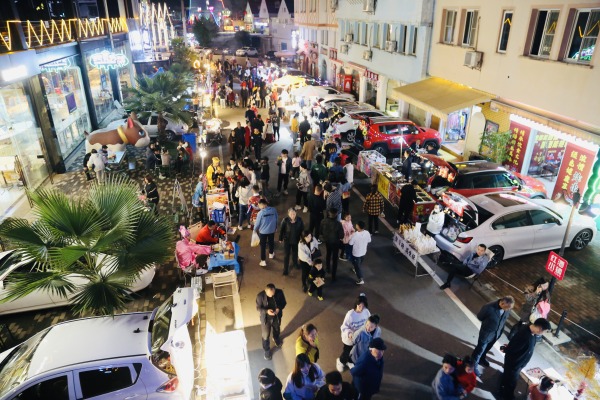 后備箱攤位。楊孝永攝