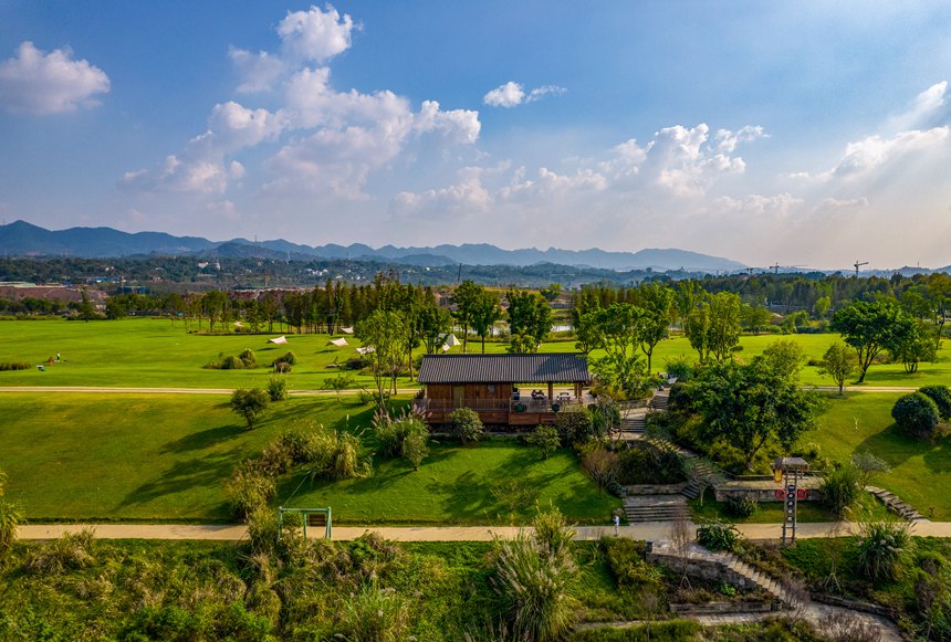 秋色迷人的重慶廣陽島。崔景印攝