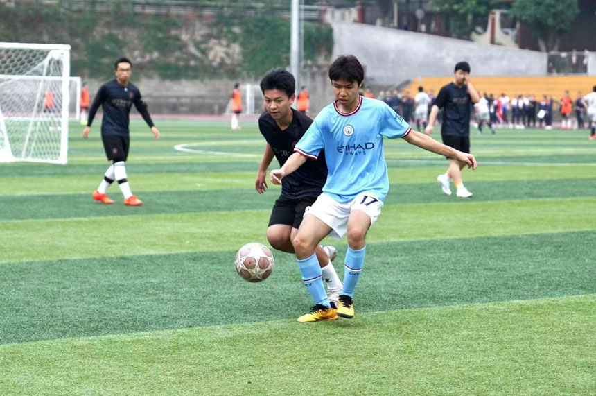 足球比賽。重慶一中供圖