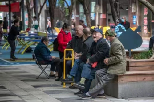 龍鳳花園小區(qū)廣場。李文彬攝