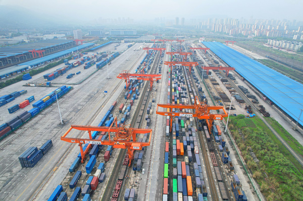 位于重慶沙坪壩區(qū)的團(tuán)結(jié)村車站。鄒樂攝