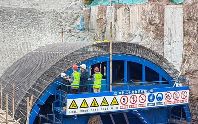 渝長(zhǎng)復(fù)線項(xiàng)目施工現(xiàn)場(chǎng)。重慶城投建設(shè)公司供圖